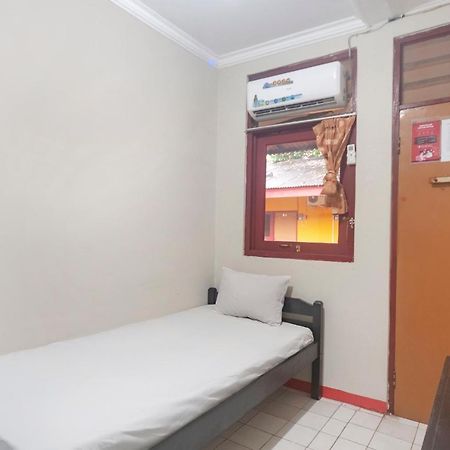 Oyo Life 3034 Taman Melati Hotel Depok Kültér fotó