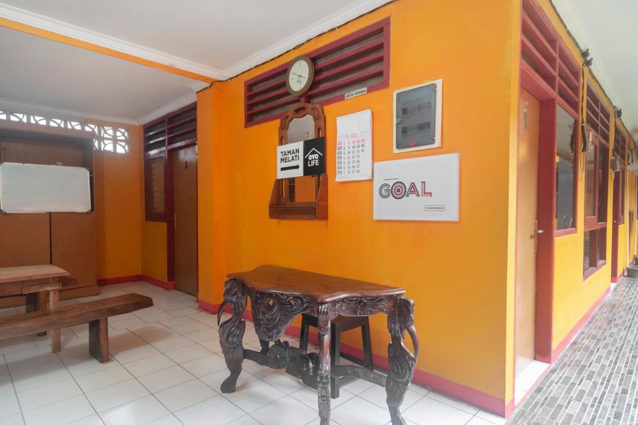 Oyo Life 3034 Taman Melati Hotel Depok Kültér fotó