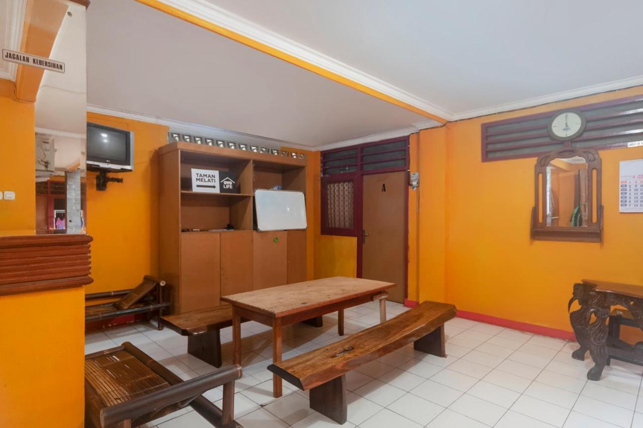 Oyo Life 3034 Taman Melati Hotel Depok Kültér fotó