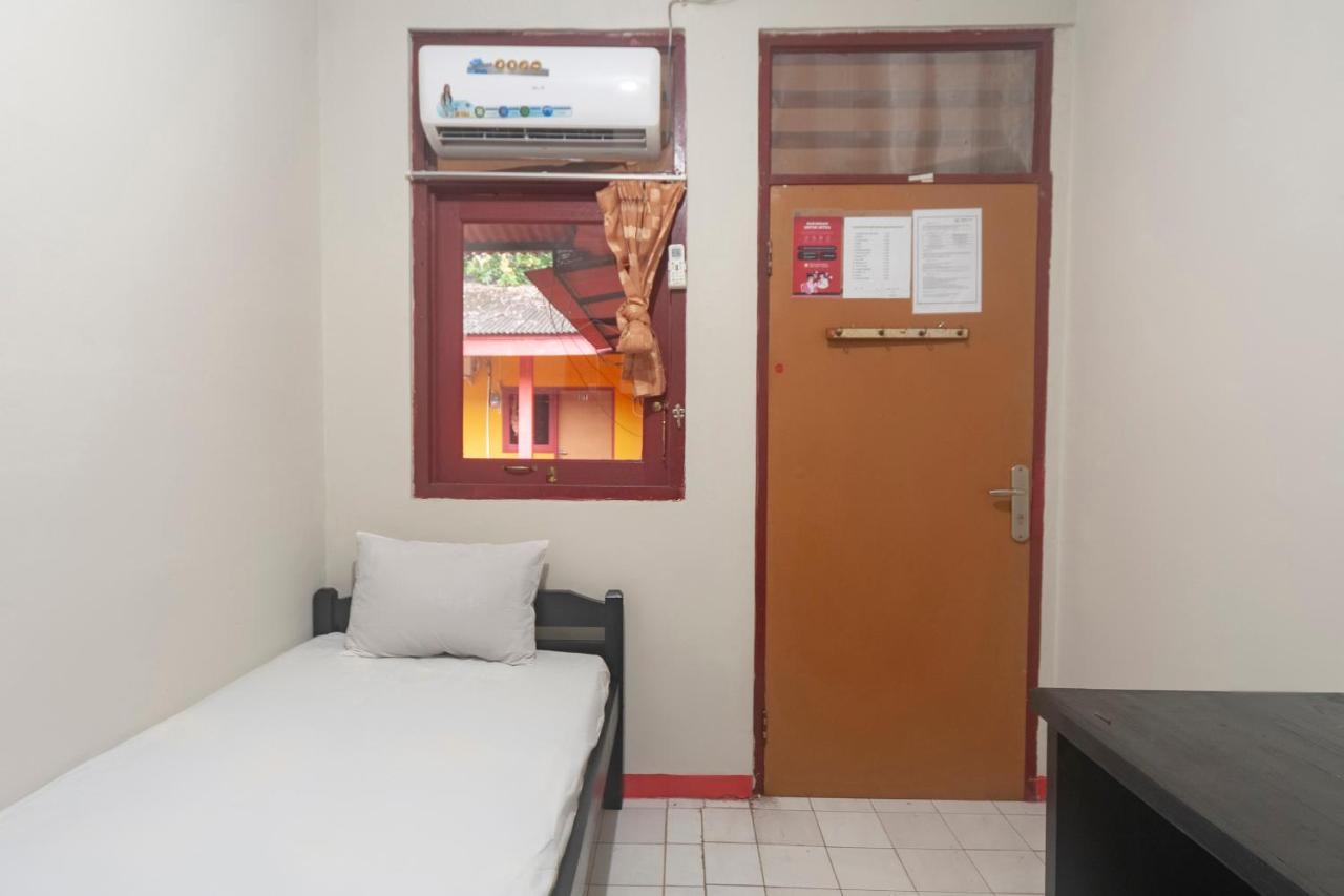 Oyo Life 3034 Taman Melati Hotel Depok Kültér fotó