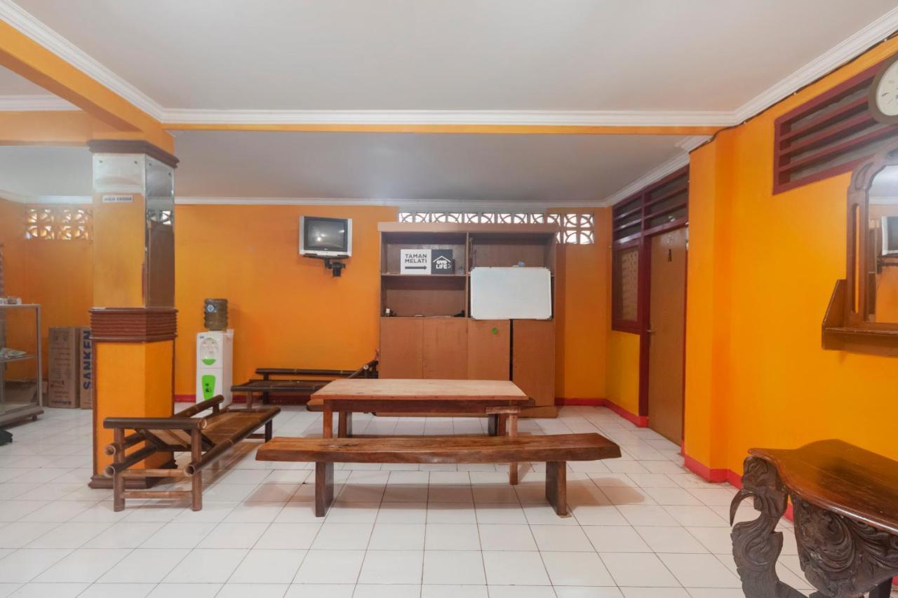 Oyo Life 3034 Taman Melati Hotel Depok Kültér fotó