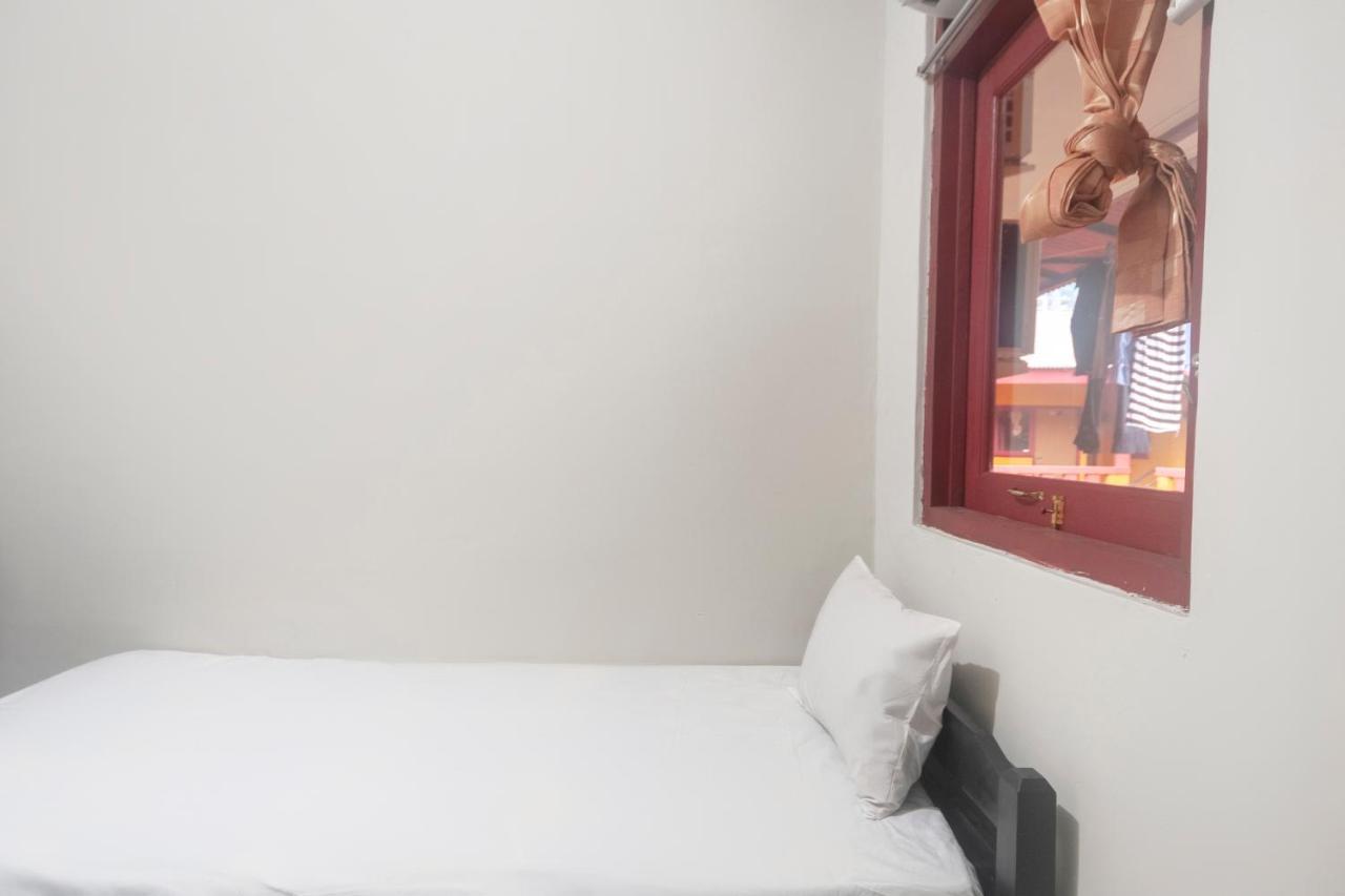 Oyo Life 3034 Taman Melati Hotel Depok Kültér fotó